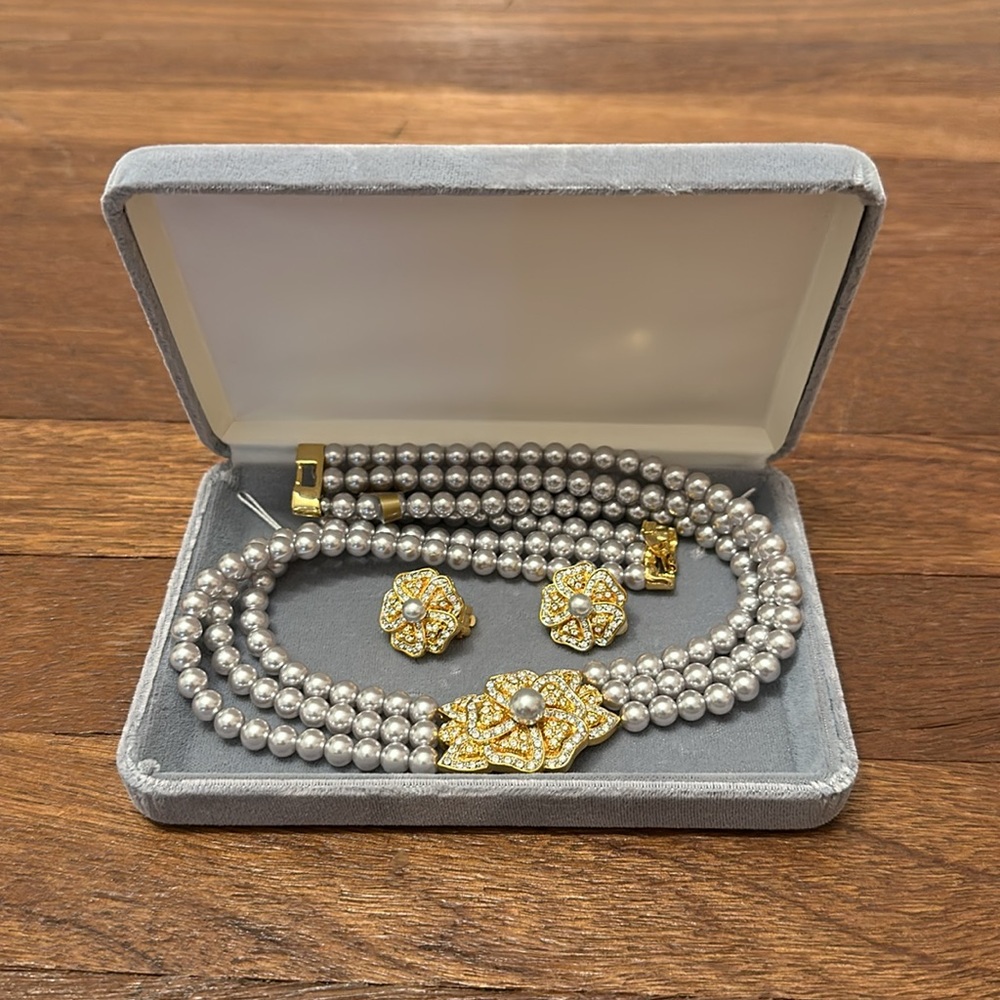 Vintage Faux Pearl Jewelry Set Necklace & Clip On Earrings Gold Tone Floral Rhin